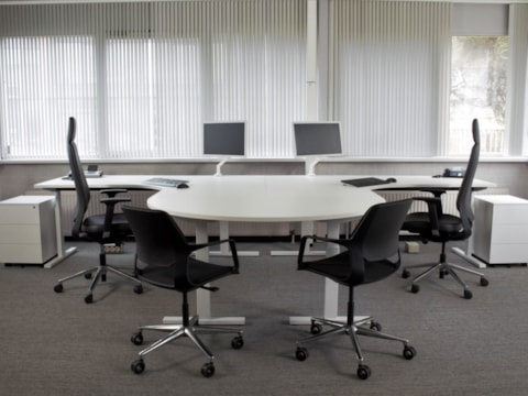 Bureaueiland TUBE met half rond aanzetstuk Bureaueiland TUBE met half rond aanzetstuk