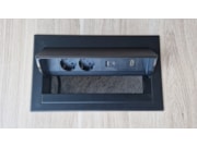 Inbouw stroompunt PLUX06 voorgemonteerd in een vergadertafel TUBE of YOUP