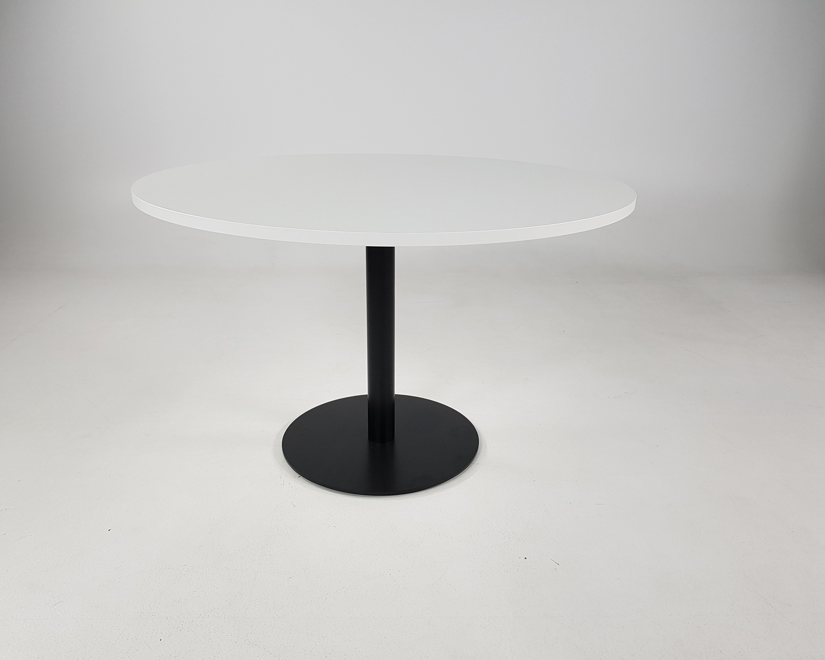 Ronde vergadertafel Raider