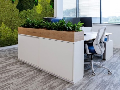 Schuifdeurkast met plantenbak Schuifdeurkast met plantenbak